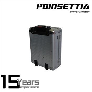 جعبه ابزار با چرخ های چرخ دستی